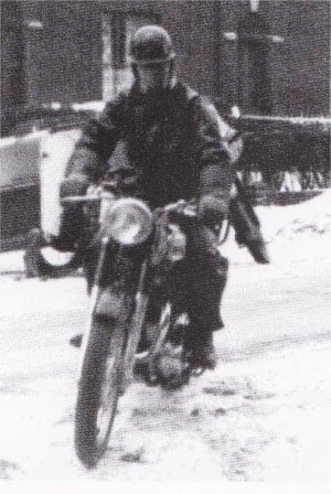 Alan Jones riding on snow pic