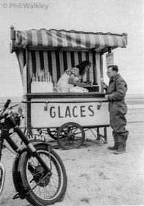 Alan Heather buying ice cream pic